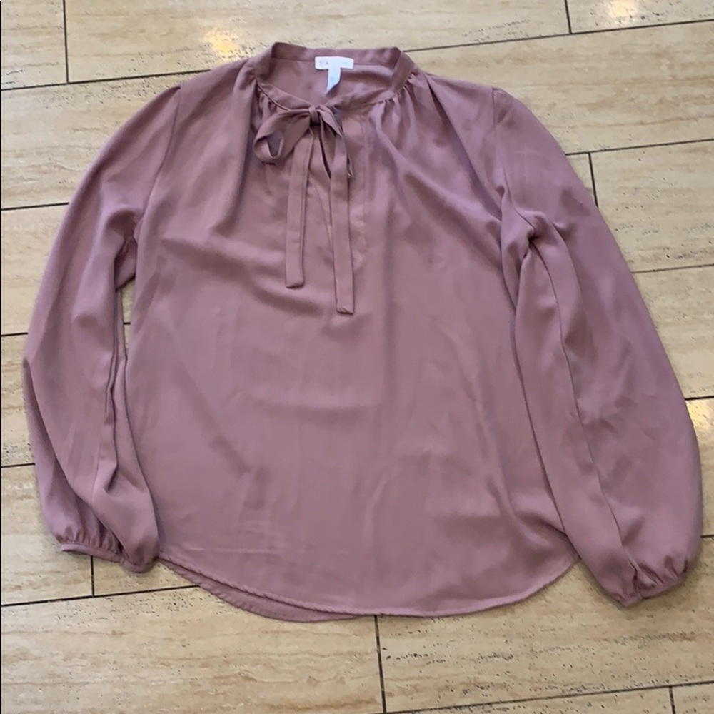 Dusty pink blouse with front tie detail.
